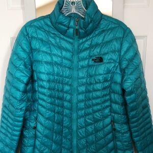The North Face Women's Turquoise Puffer Jacket. Medium Like New